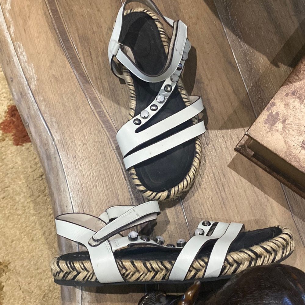 ❤️ Naked Feet “Arko” Leather Jeweled Sandals ❤️